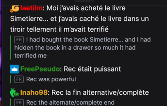 フランス語のTwitchチャットの各メッセージの下に英訳が表示されている画面。
